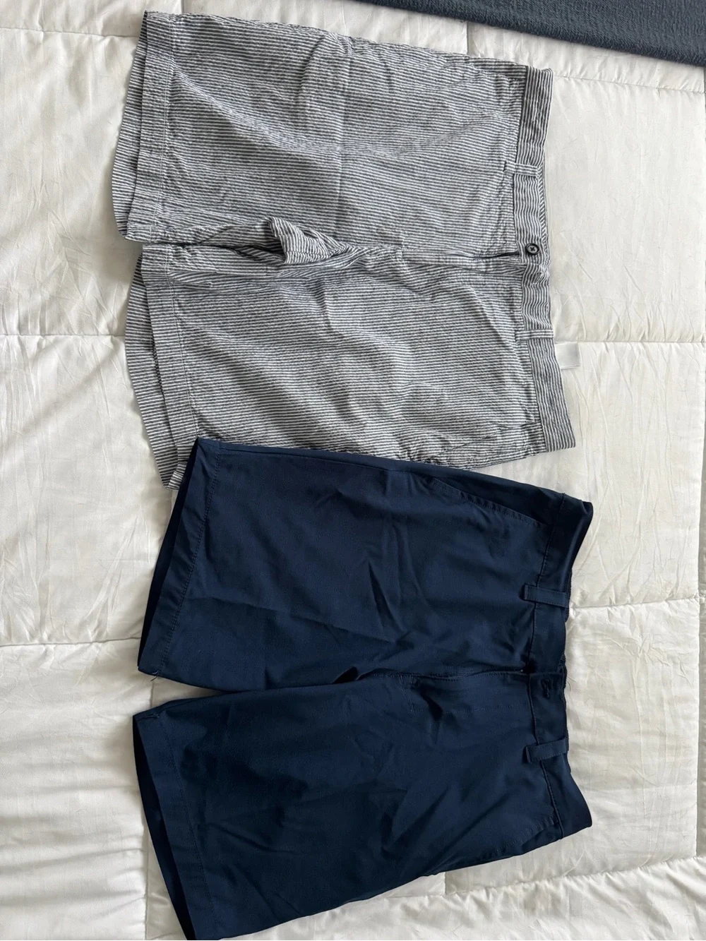 Banana Republic lot of 2 mens shorts- size 34 & 35 (fit like 34)
